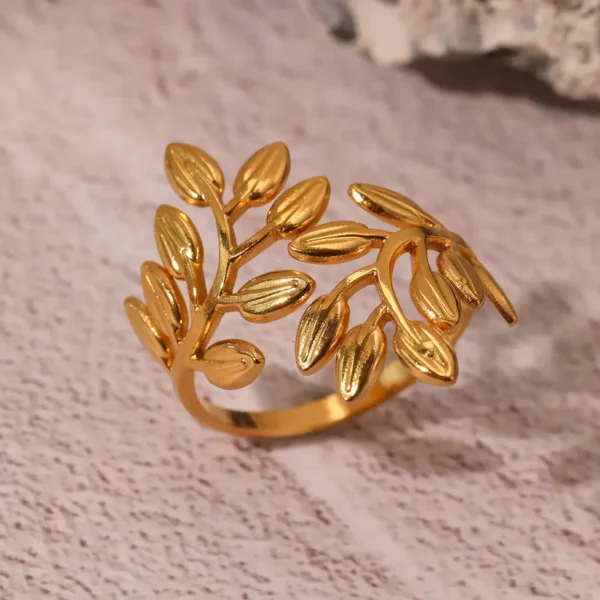 Exaggerated Branch Leaf Finger Ring